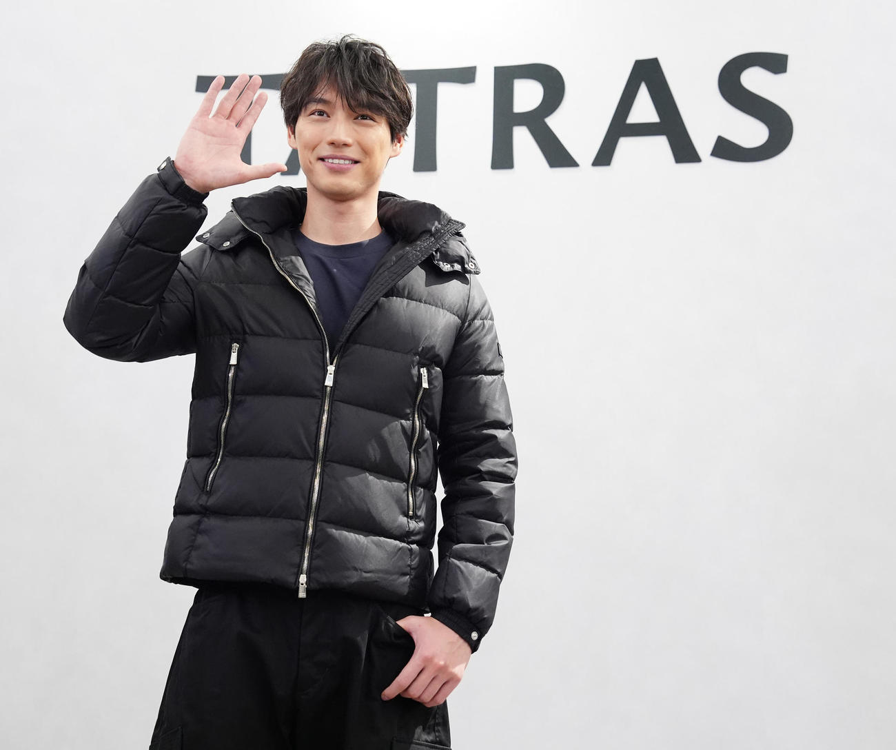 「TATRAS　銀座店」プレビューイベントでフォトコールに臨む福士蒼汰（撮影・江口和貴）