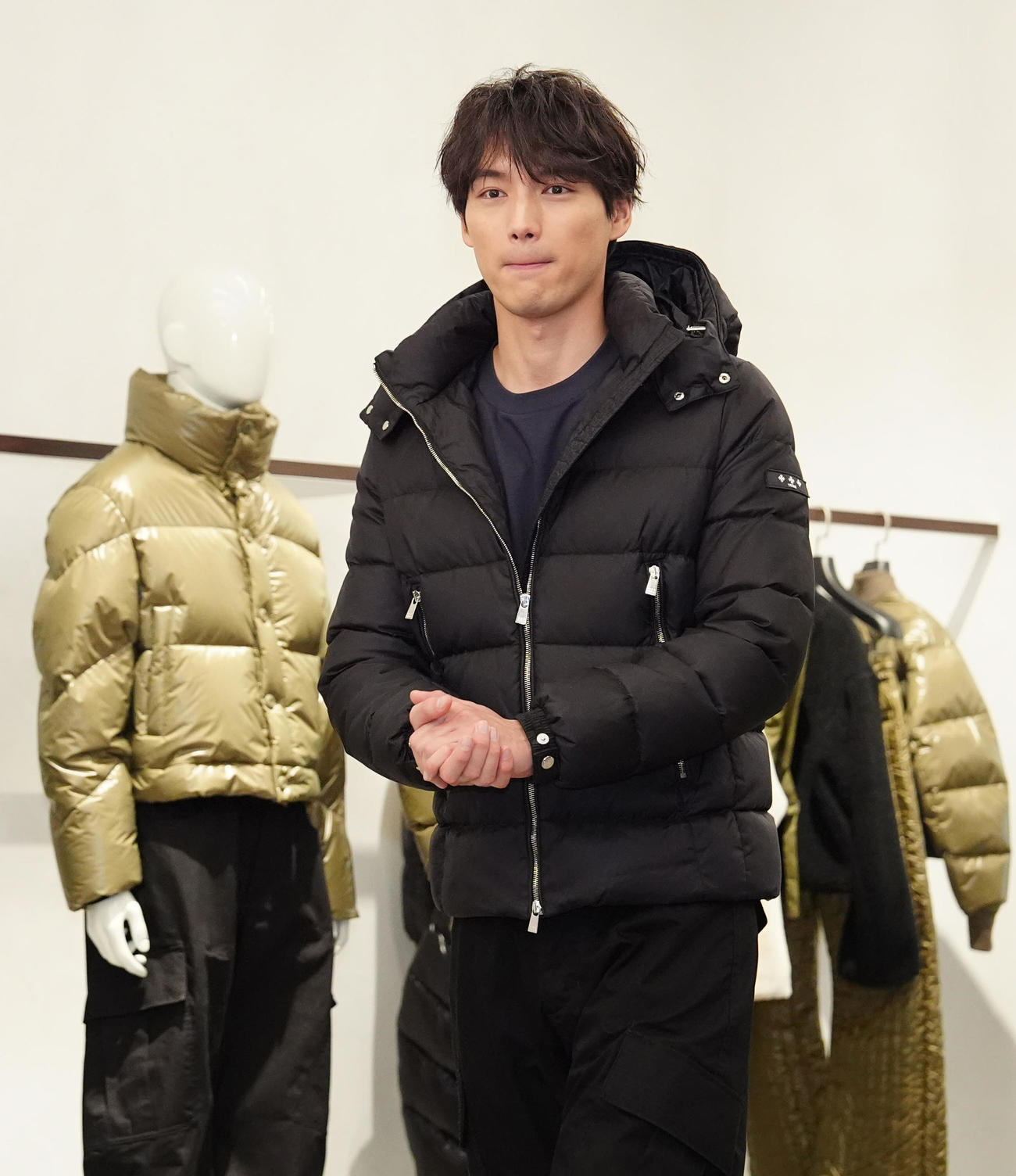 「TATRAS　銀座店」プレビューイベントでフォトコールに臨む福士蒼汰（撮影・江口和貴）