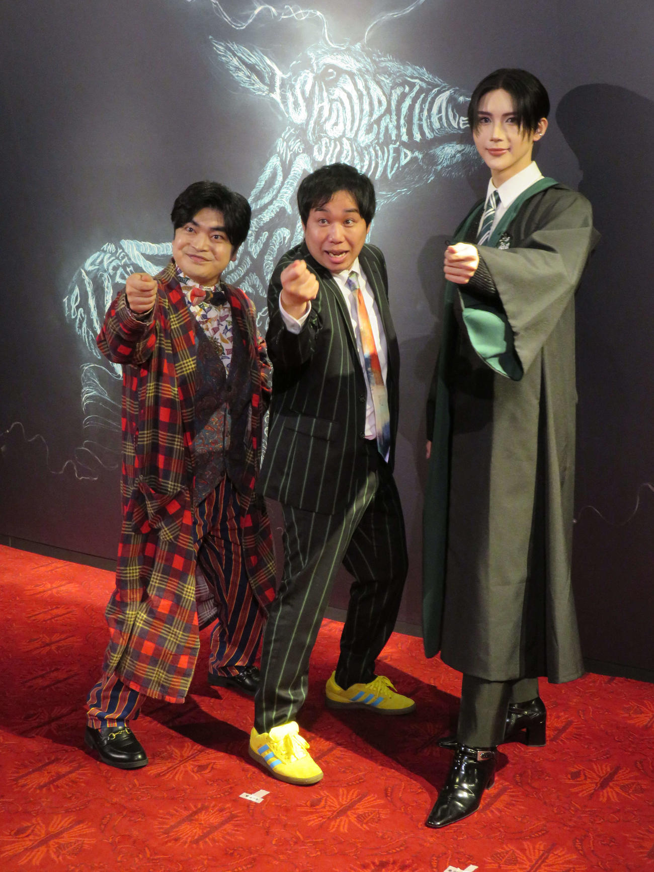舞台「ハリー・ポッターと呪いの子」1000回公演を記念し、ハリポタ愛を語った、左から加藤諒、霜降り明星せいや、GYUTAE