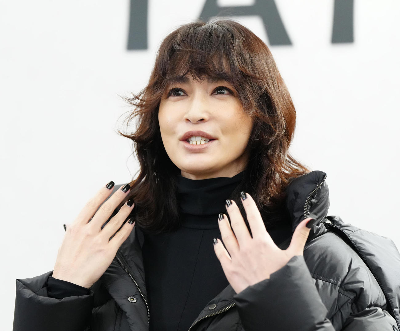 「TATRAS　銀座店」プレビューイベントでフォトコールに臨む長谷川京子（撮影・江口和貴）