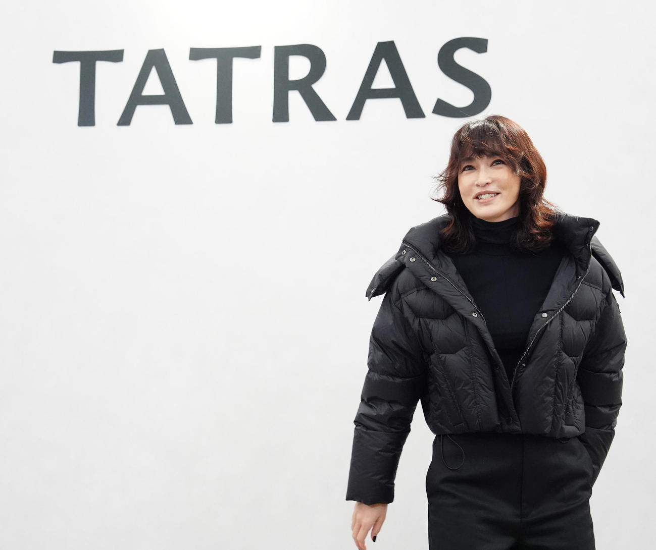 「TATRAS　銀座店」プレビューイベントでフォトコールに臨む長谷川京子（撮影・江口和貴）