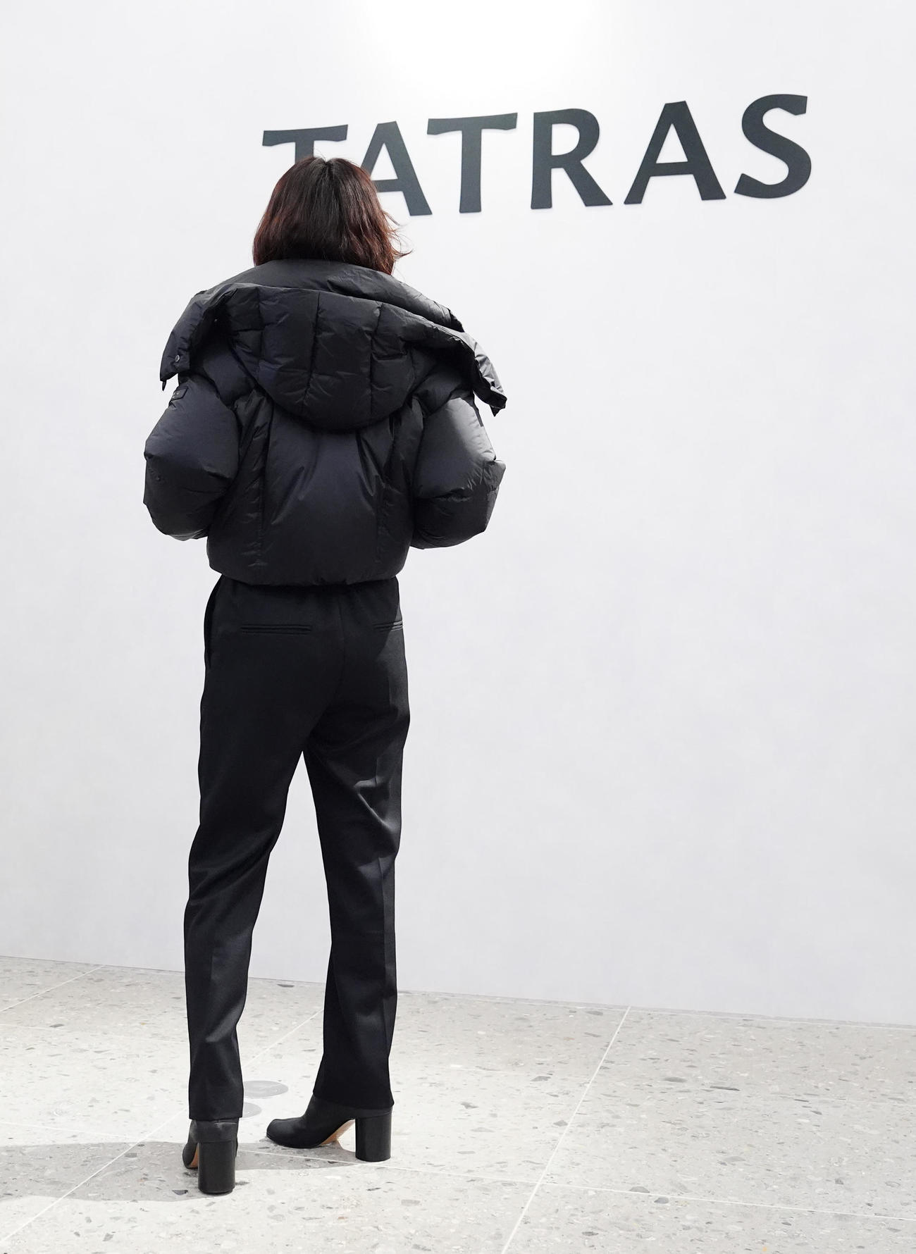 「TATRAS　銀座店」プレビューイベントでフォトコールに臨む長谷川京子（撮影・江口和貴）