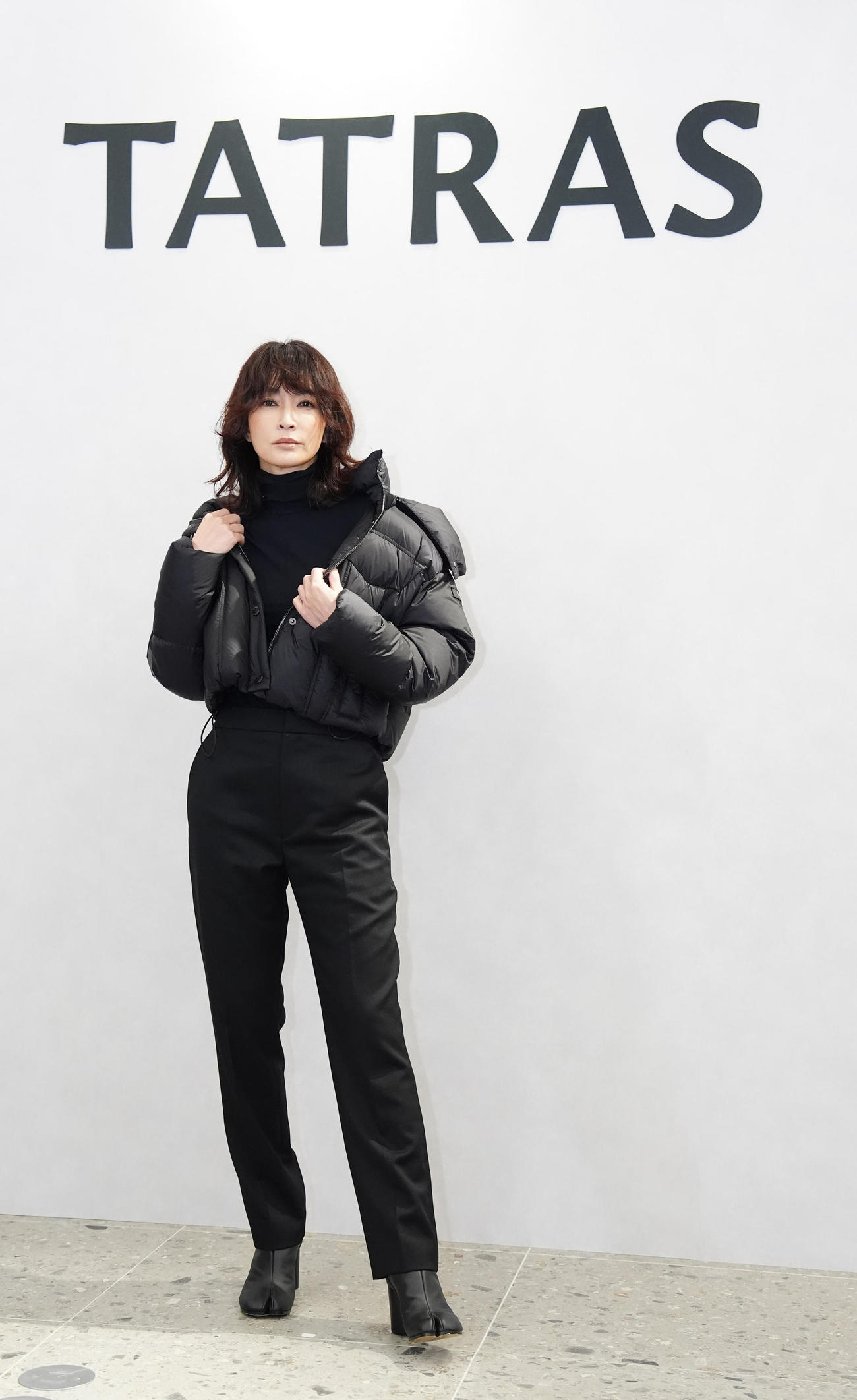 「TATRAS　銀座店」プレビューイベントでフォトコールに臨む長谷川京子（撮影・江口和貴）