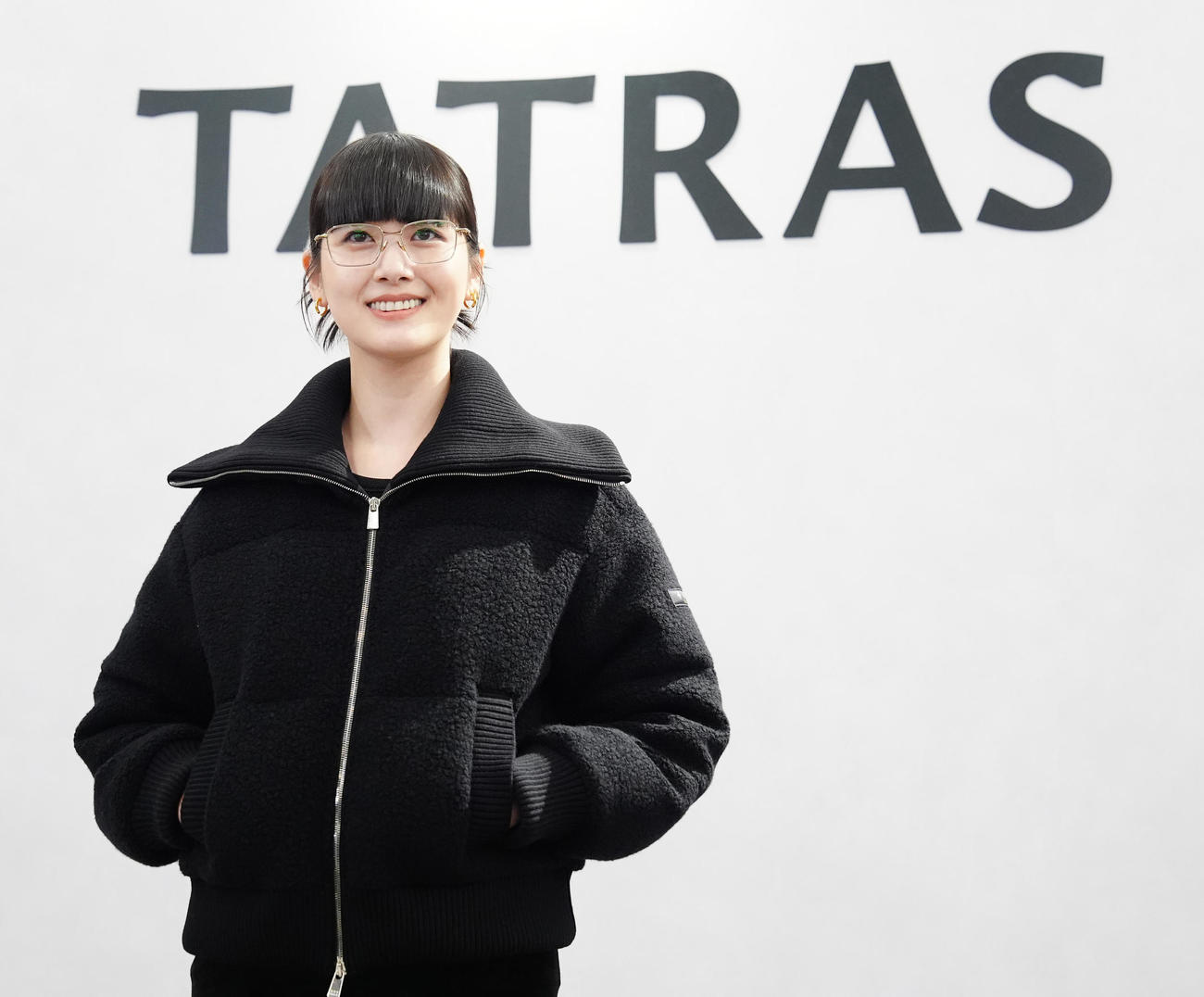 「TATRAS　銀座店」プレビューイベントでフォトコールに臨む稲垣貴子（撮影・江口和貴）