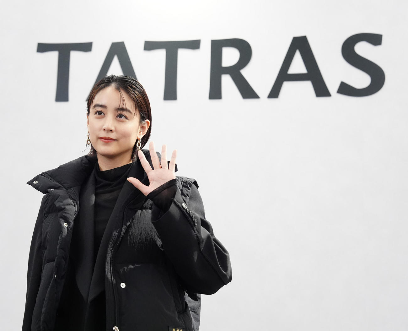 「TATRAS　銀座店」プレビューイベントでフォトコールに臨む山本美月（撮影・江口和貴）