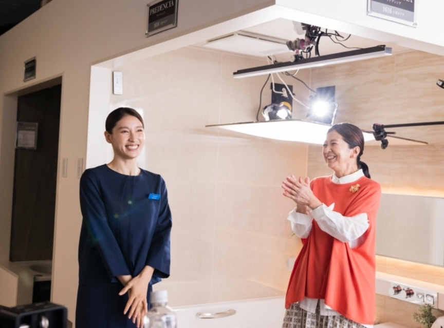 土屋太鳳（左）と宮崎美子