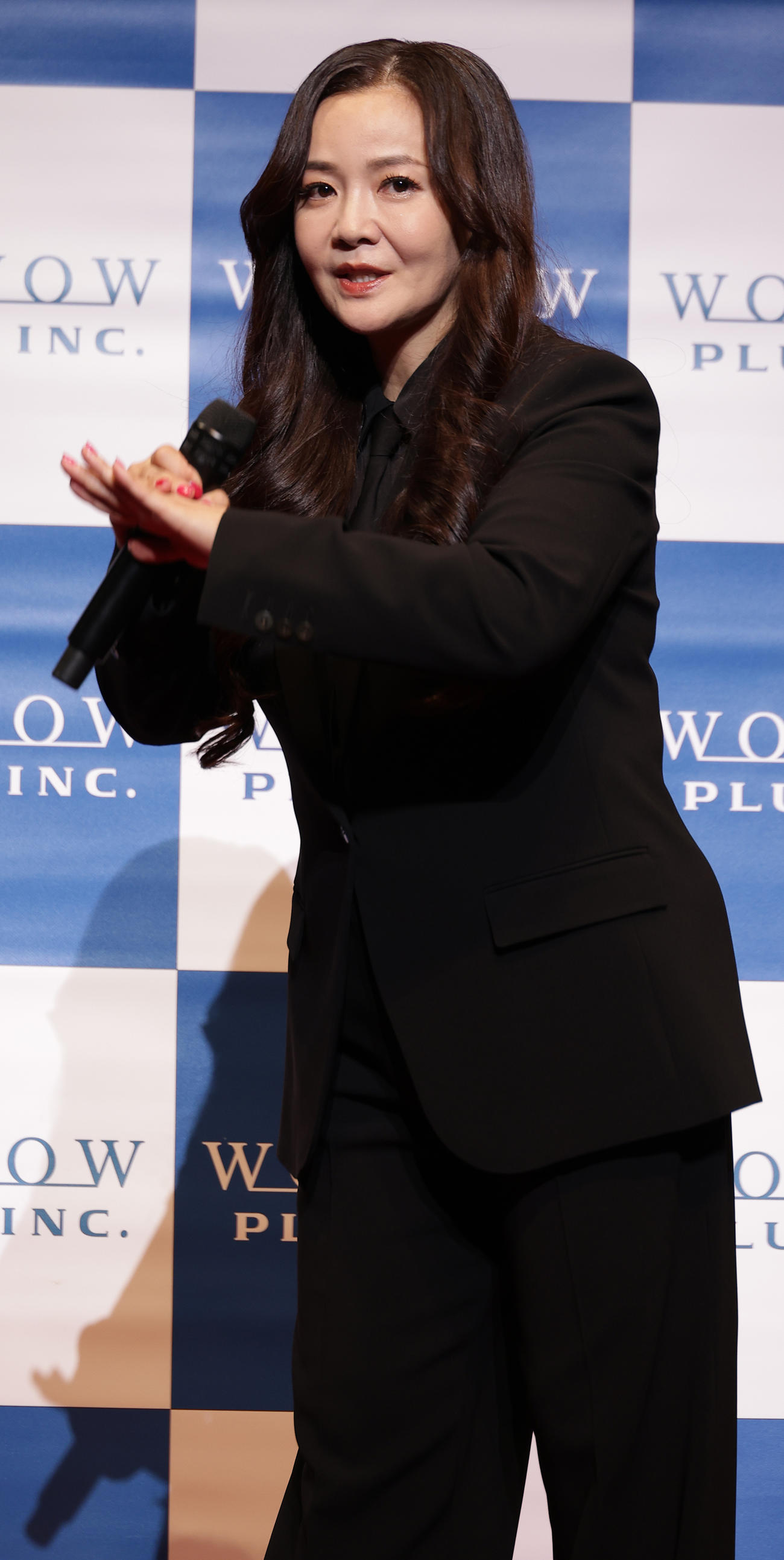 会見を行う華原朋美（撮影・中島郁夫）