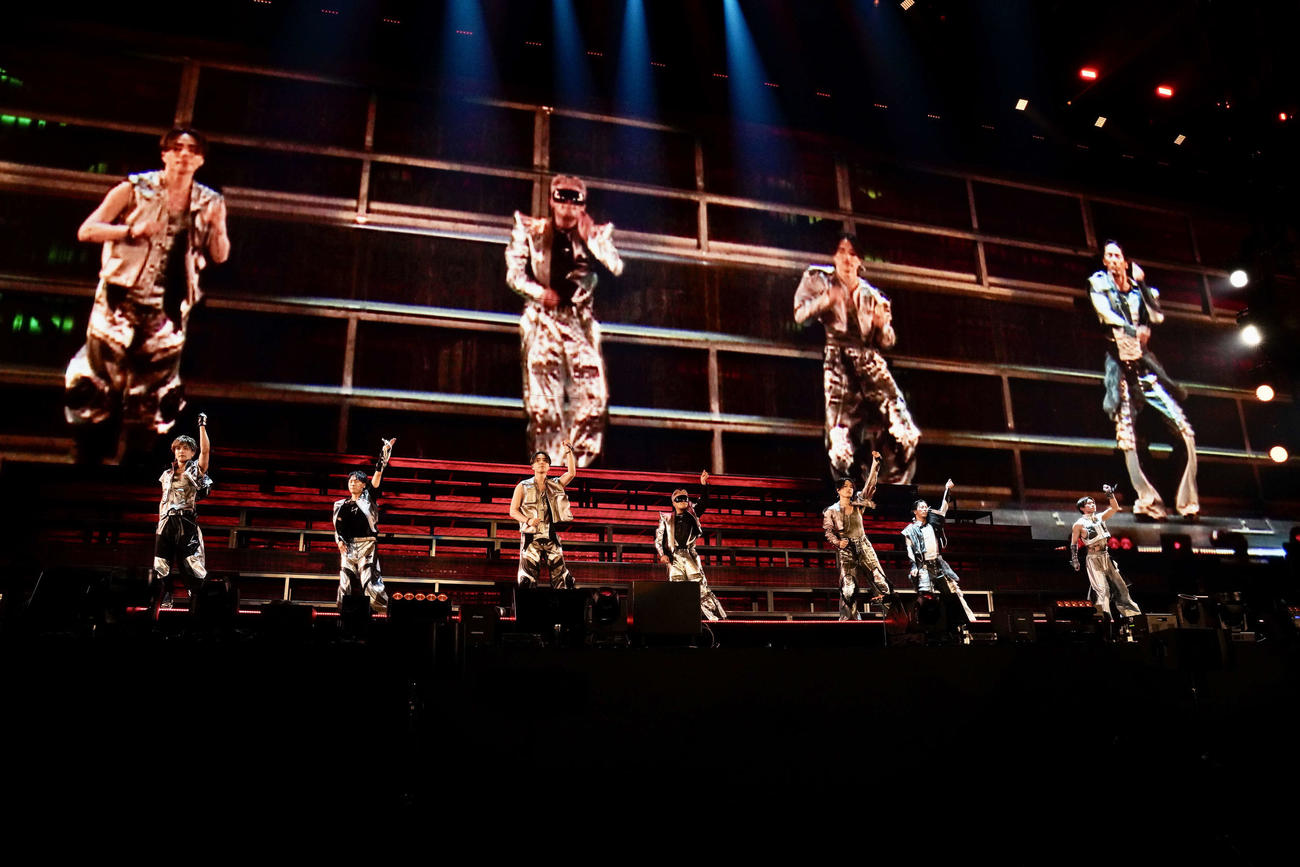 「三代目J SOUL BROTHERS LIVE TOUR 2024”ECHOES OF DUALITY”」福岡公演でパフォーマンスする三代目J SOUL BROTHERS