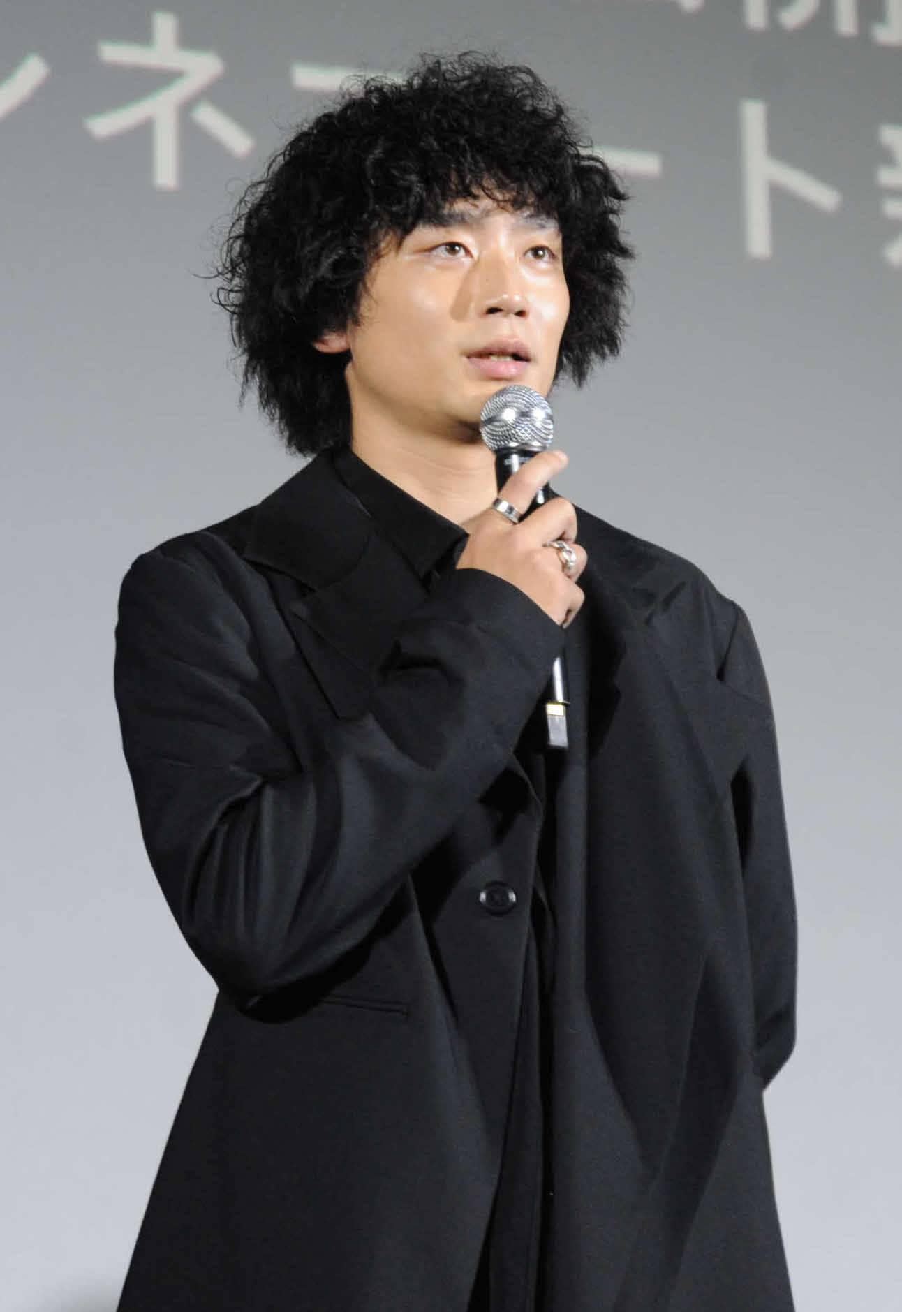 映画「他人は地獄だ」公開記念舞台あいさつに出席した三浦健人（撮影・松尾幸之介）