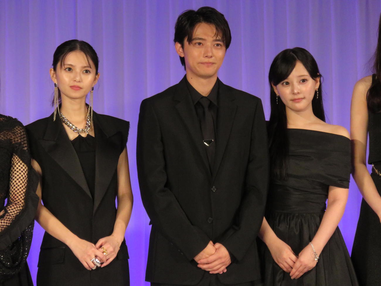 【推しの子】ドラマ＆映画のワールドプレミアに登壇した、左から齋藤飛鳥、櫻井海音、齊藤なぎさ