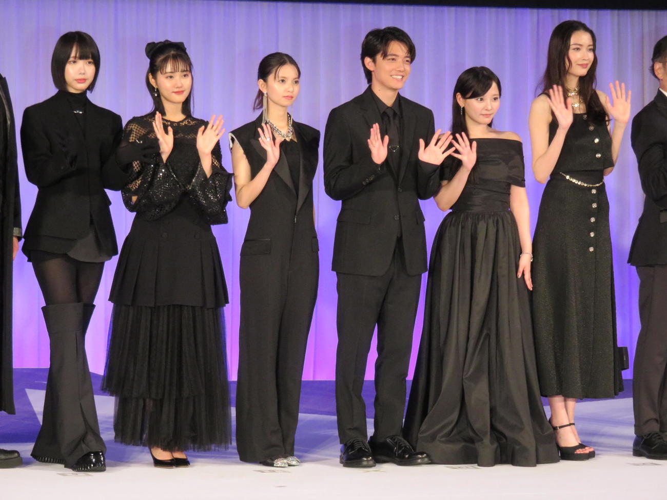 【推しの子】ドラマ＆映画のワールドプレミアに登壇した、左からあの、原菜乃華、齋藤飛鳥、櫻井海音、齊藤なぎさ、茅島みずき
