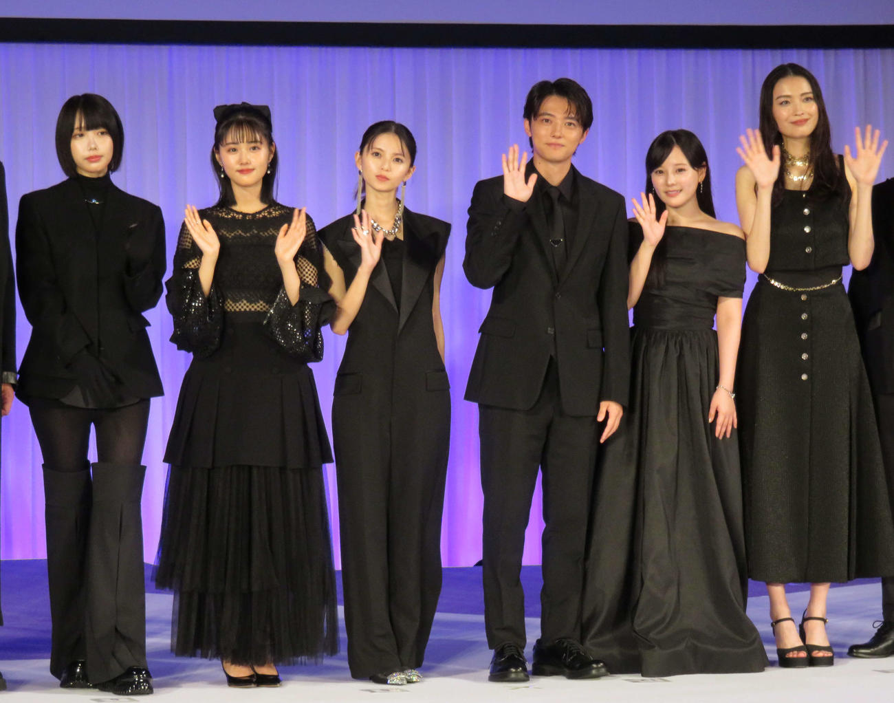 【推しの子】ドラマ＆映画のワールドプレミアに登壇した、左からあの、原菜乃華、齋藤飛鳥、櫻井海音、齊藤なぎさ、茅島みずき