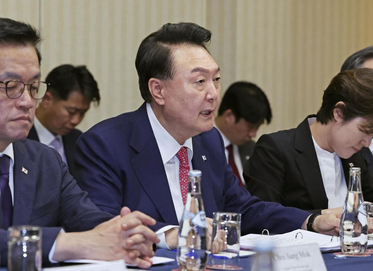 石破首相と会談する韓国の尹錫悦大統領（代表撮影・共同）