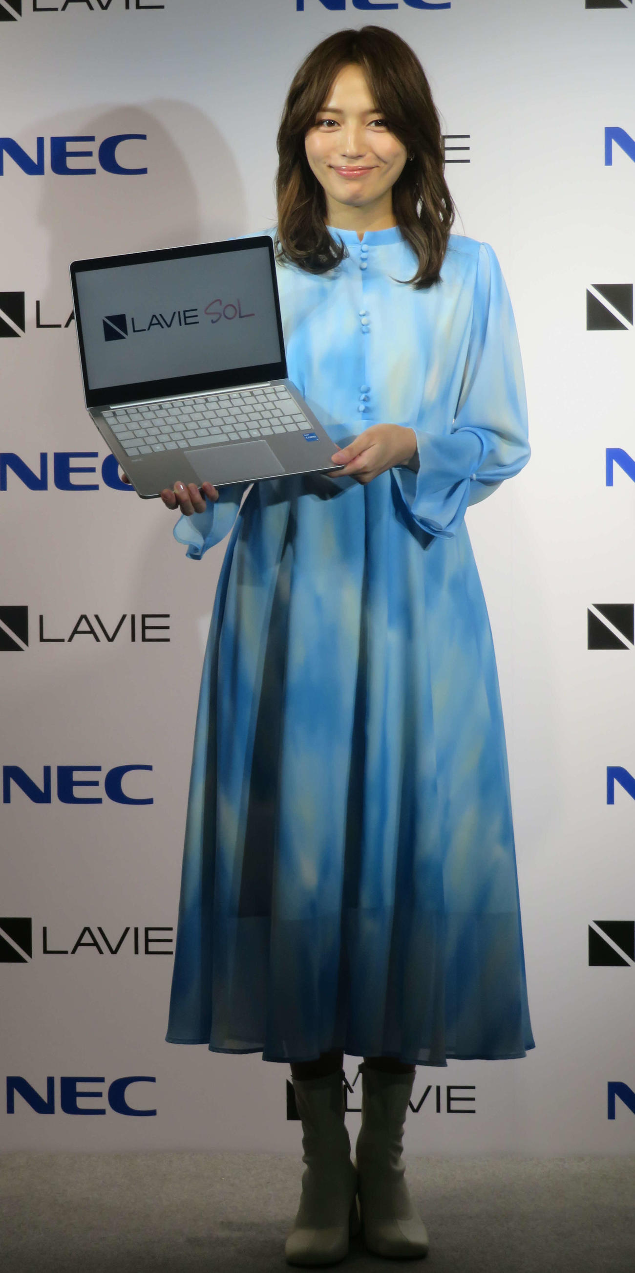 NECパソコン「LAVIE SOL」新CM発表会に出席した川口春奈（撮影・村上幸将）
