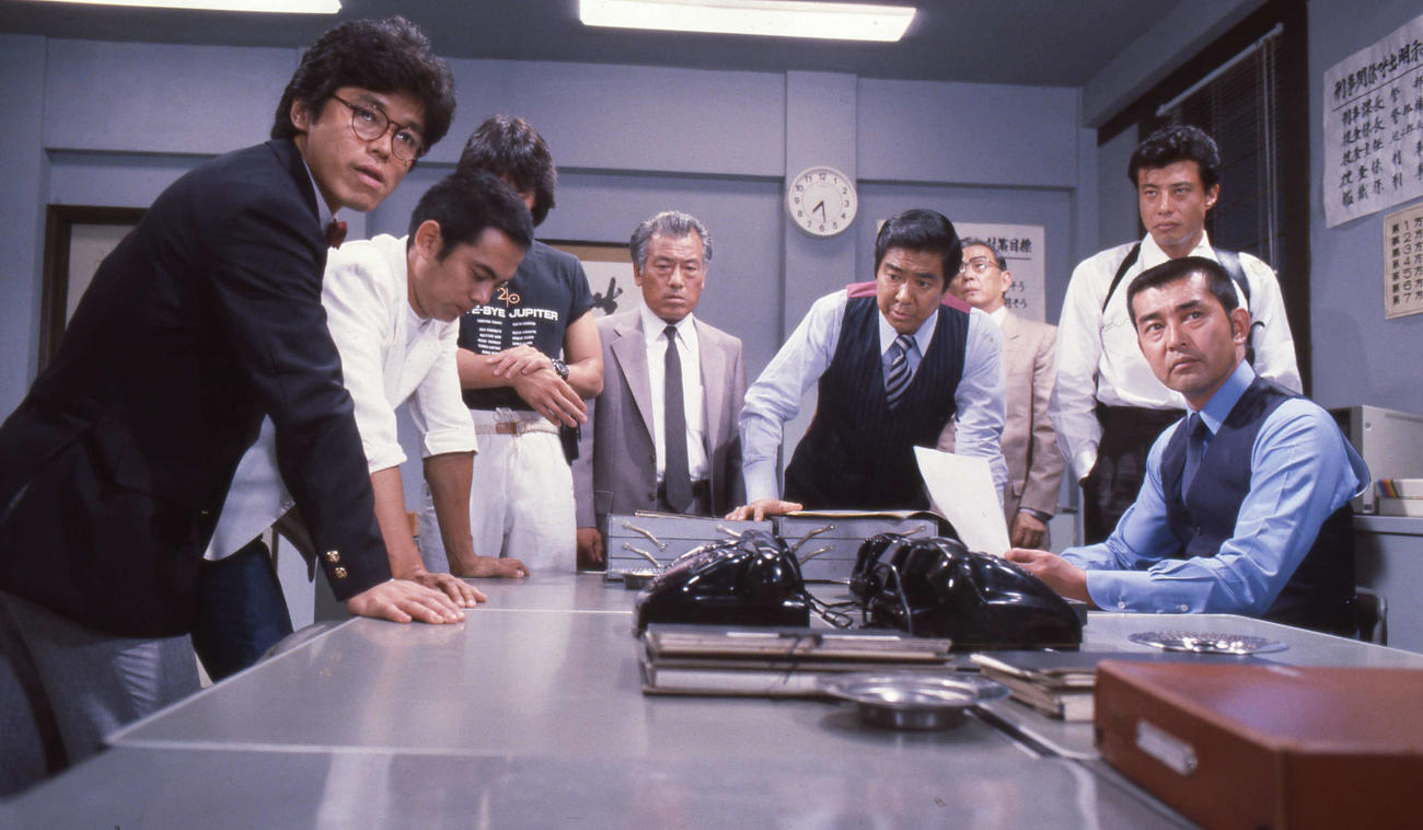 「西部警察PART－3」（83年）時の西部署レギュラーメンバー。左から峰竜太、柴俊夫、御木裕、小林昭二、石原裕次郎、高城淳一、舘ひろし、渡哲也