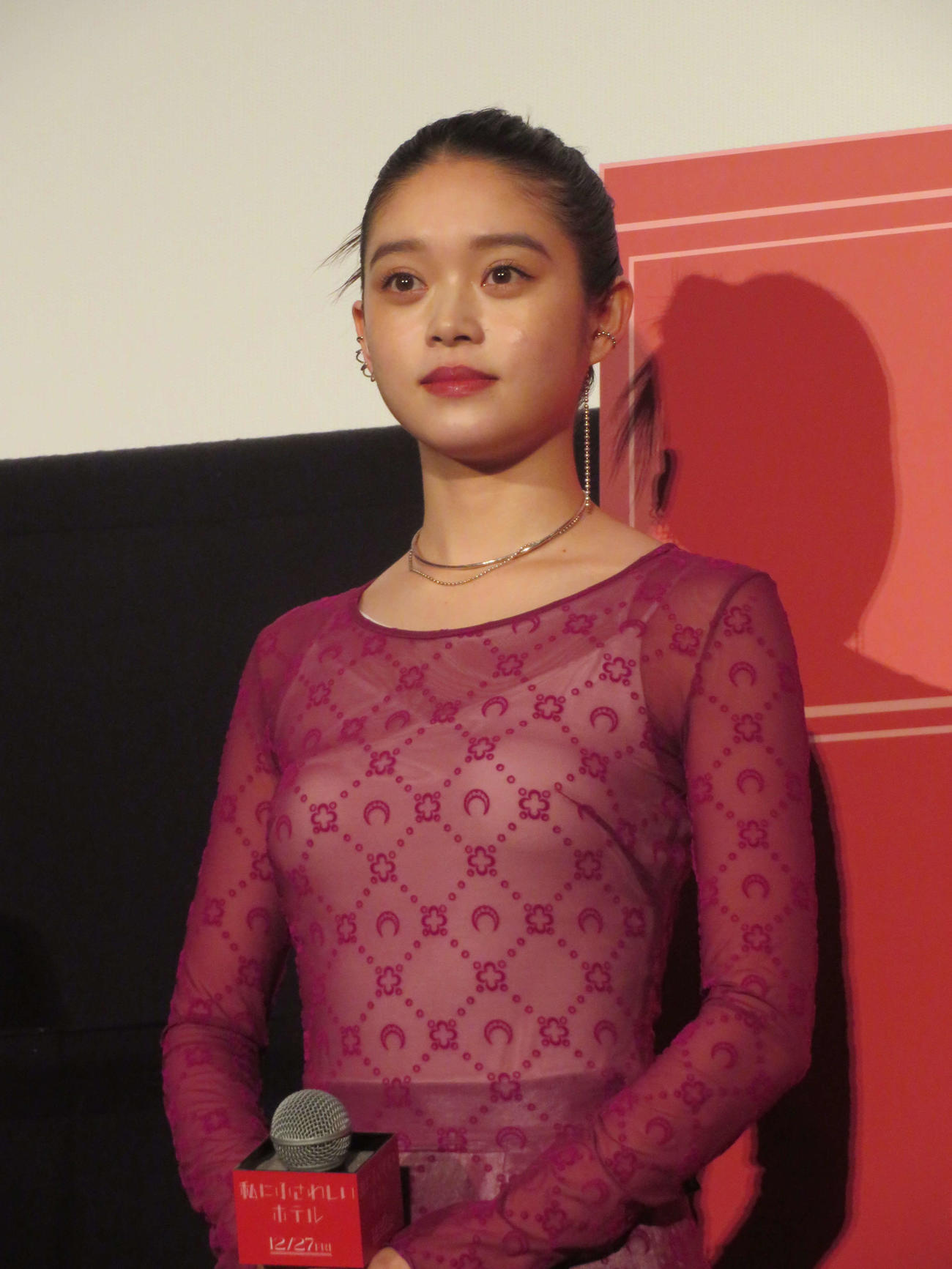 映画「私にふさわしいホテル」完成披露上映会に登壇した、高石あかり（撮影・村上幸将）