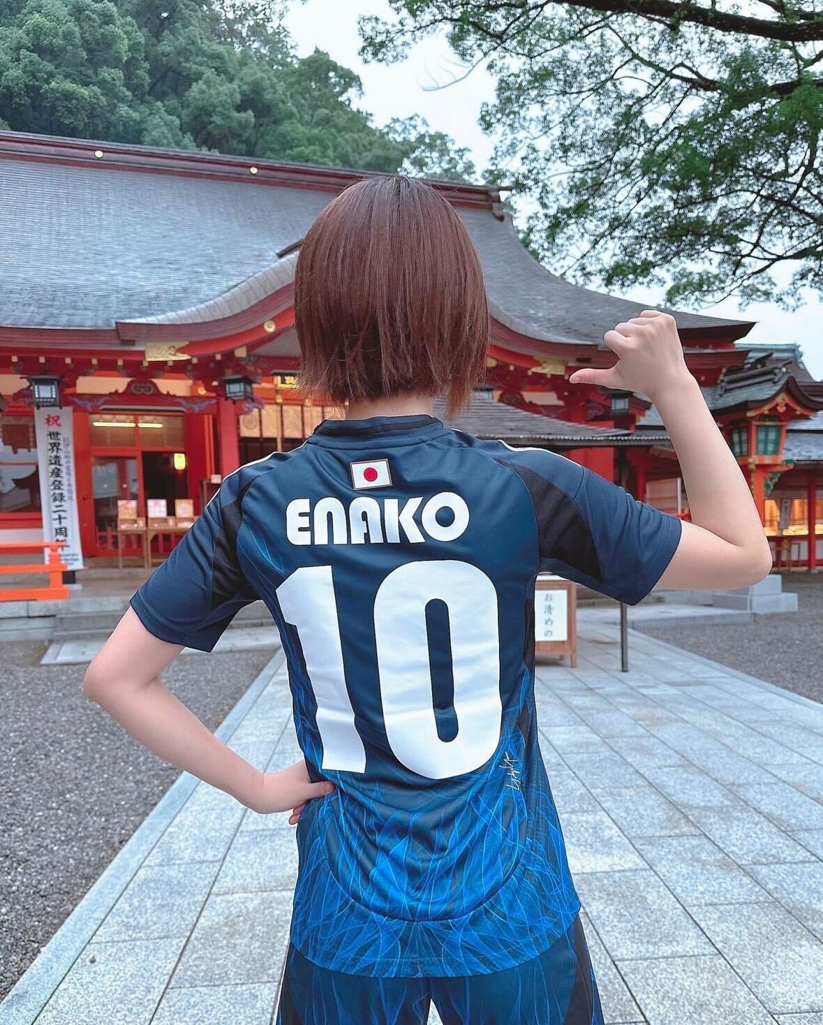 えなこのインスタグラムから