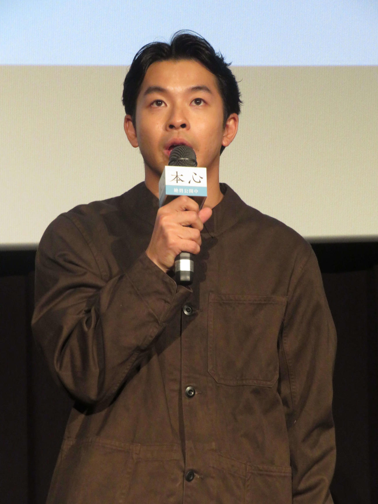 映画「本心」公開御礼舞台あいさつに登壇した、左から仲野太賀（撮影・村上幸将）