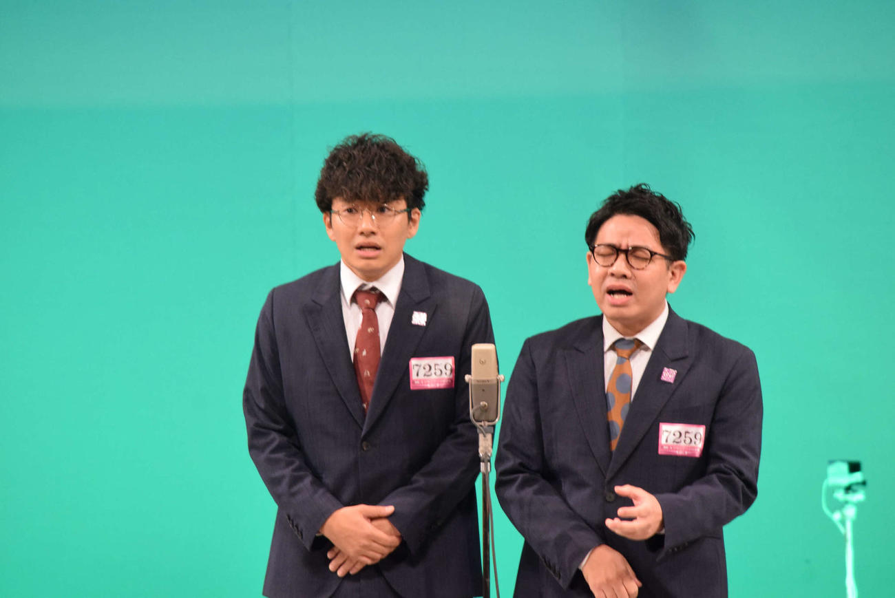 M－1グランプリ2024準々決勝に出場したミキ亜生（左）と昴生（撮影・阪口孝志）