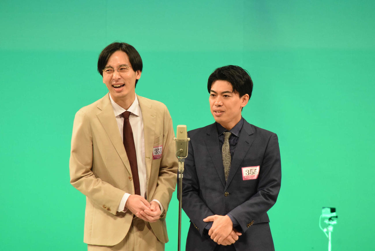 M－1グランプリ2024準々決勝に出場したカベポスター永見大吾（左）と浜田順平（撮影・阪口孝志）