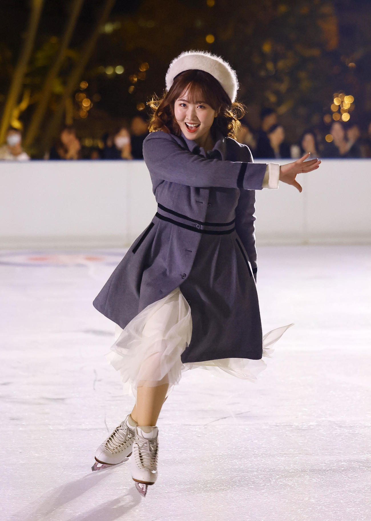 アイスリンク「つるんつるん」で初滑りを披露する本田望結（撮影・藤尾明華）