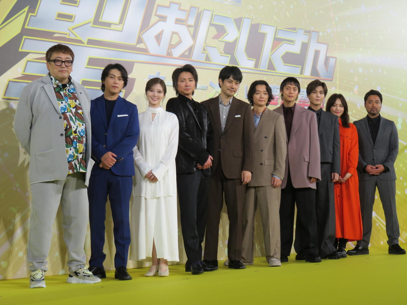 映画「聖☆おにいさん　THE MOVIE～ホーリーメンVS悪魔軍団～」の完成報告会に出席した、左から福田雄一監督、勝地涼、白石麻衣、藤原竜也、松山ケンイチ、染谷将太、窪田正孝、岩田剛典、川口春奈、山田孝之