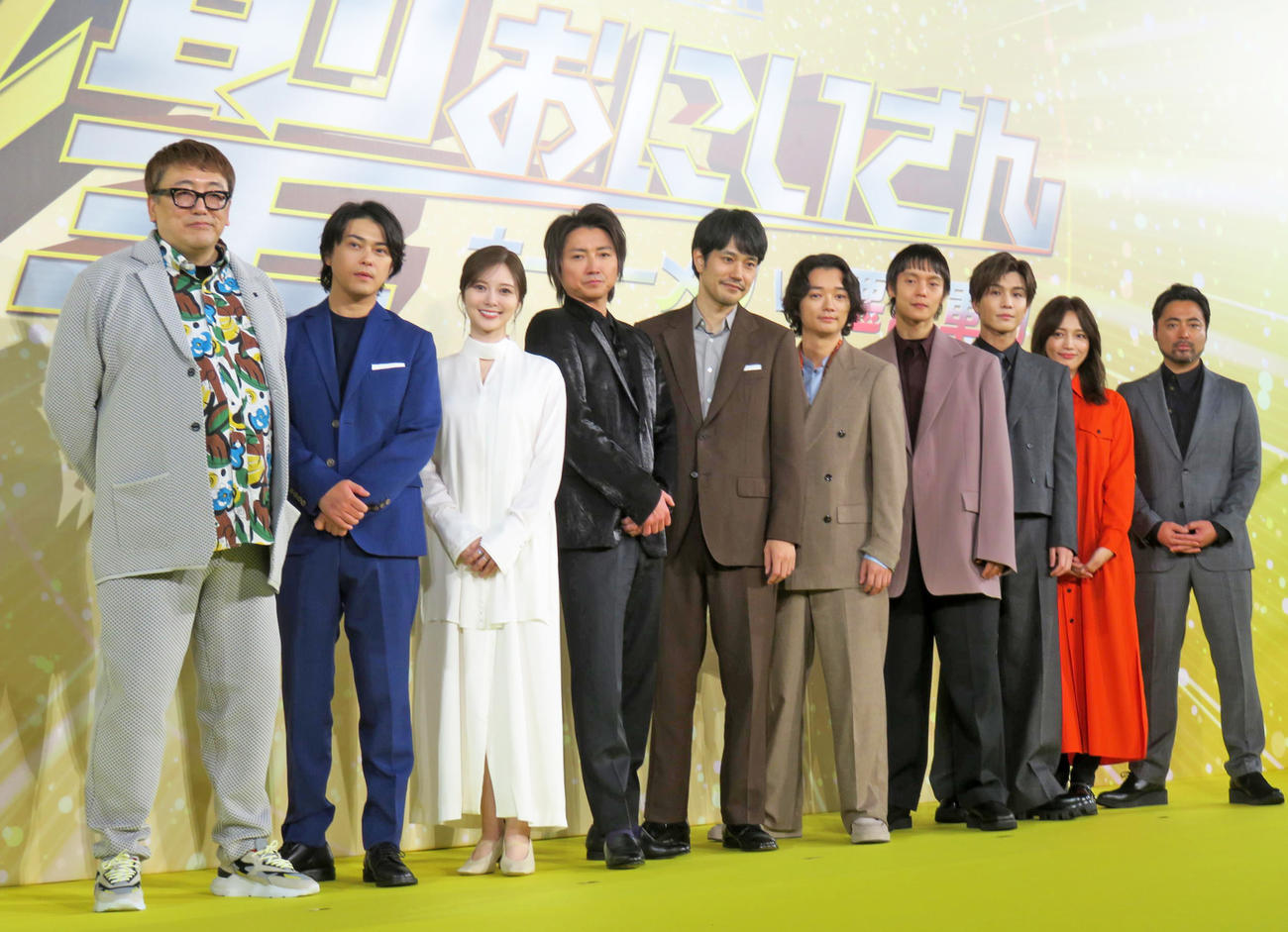 映画「聖☆おにいさん　THE MOVIE～ホーリーメンVS悪魔軍団～」の完成報告会に出席した、左から福田雄一監督、勝地涼、白石麻衣、藤原竜也、松山ケンイチ、染谷将太、窪田正孝、岩田剛典、川口春奈、山田孝之