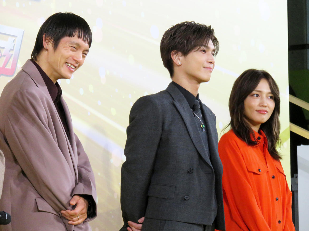 映画「聖☆おにいさん　THE MOVIE～ホーリーメンVS悪魔軍団～」の完成報告会に出席した、左から窪田正孝、岩田剛典、川口春奈