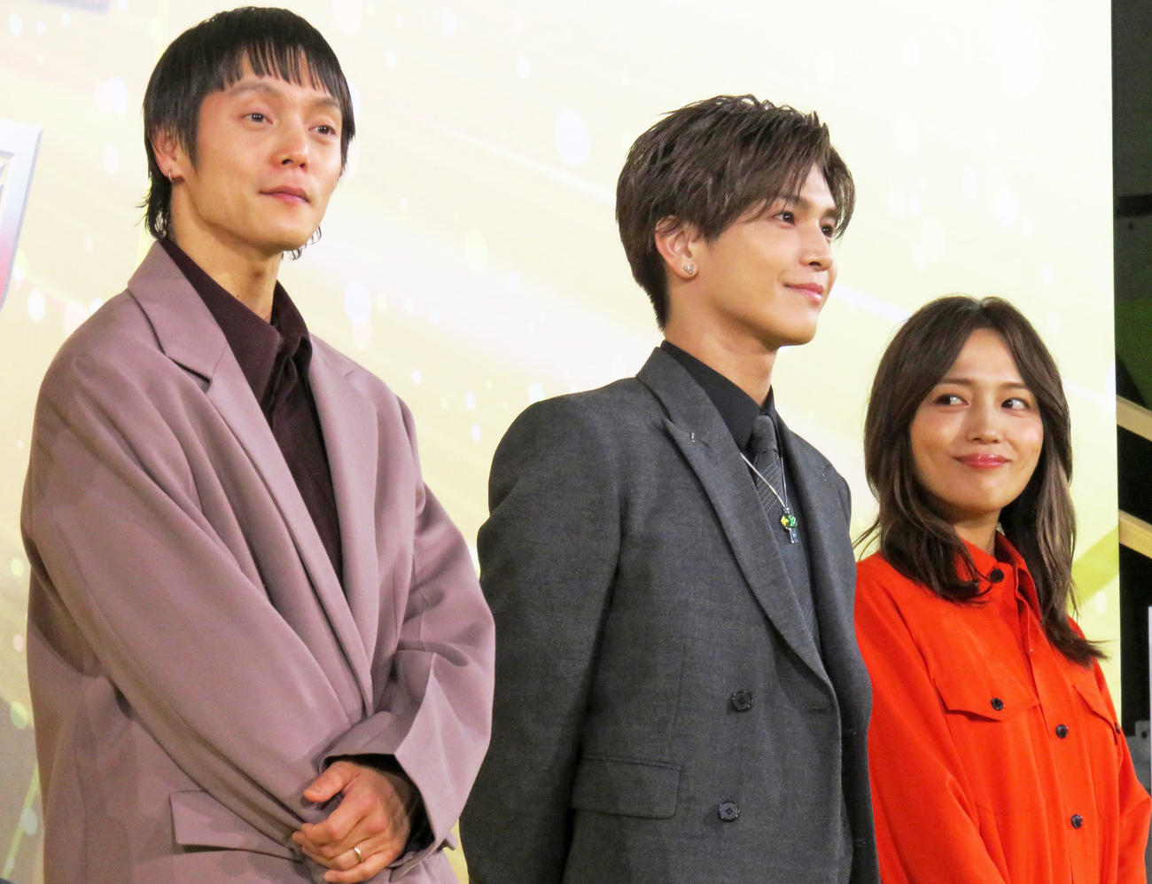 映画「聖☆おにいさん　THE MOVIE～ホーリーメンVS悪魔軍団～」の完成報告会に出席した、左から窪田正孝、岩田剛典、川口春奈