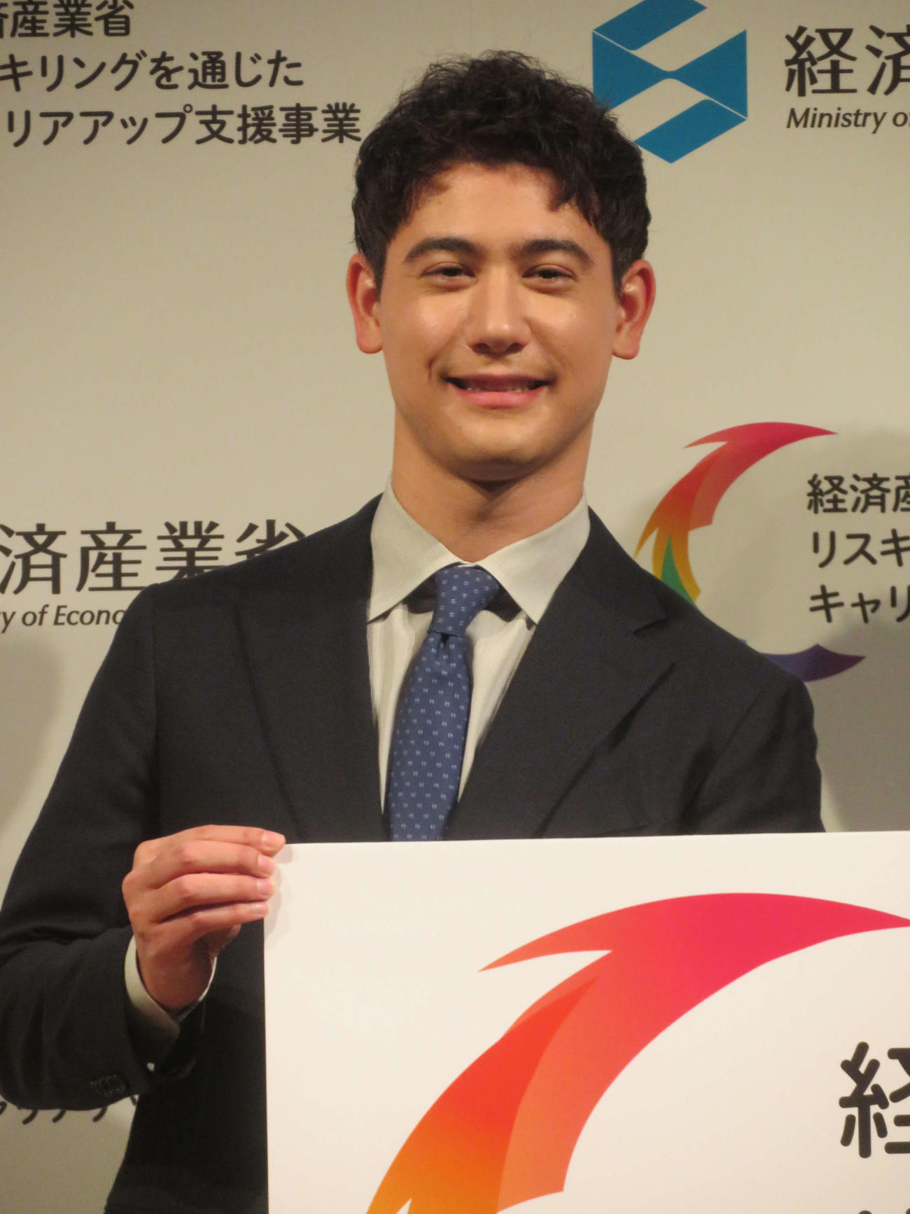経済産業省「リスキリングを通じたキャリアアップ支援事業」新CM発表会で司会を務めた国山ハセン（撮影・村上幸将）