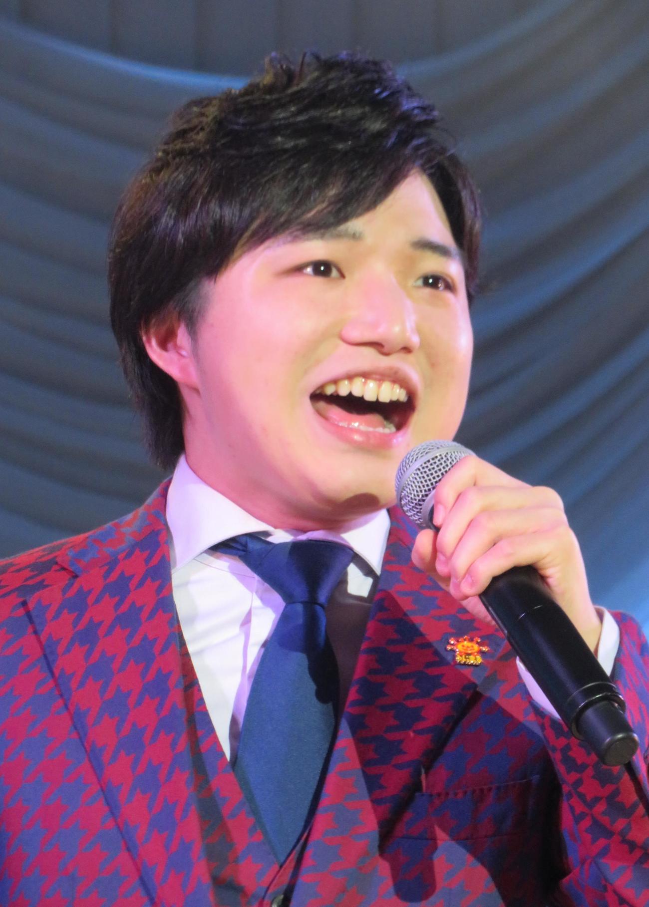 「いい夫婦の日」恒例のディナーショーを行った小山雄大