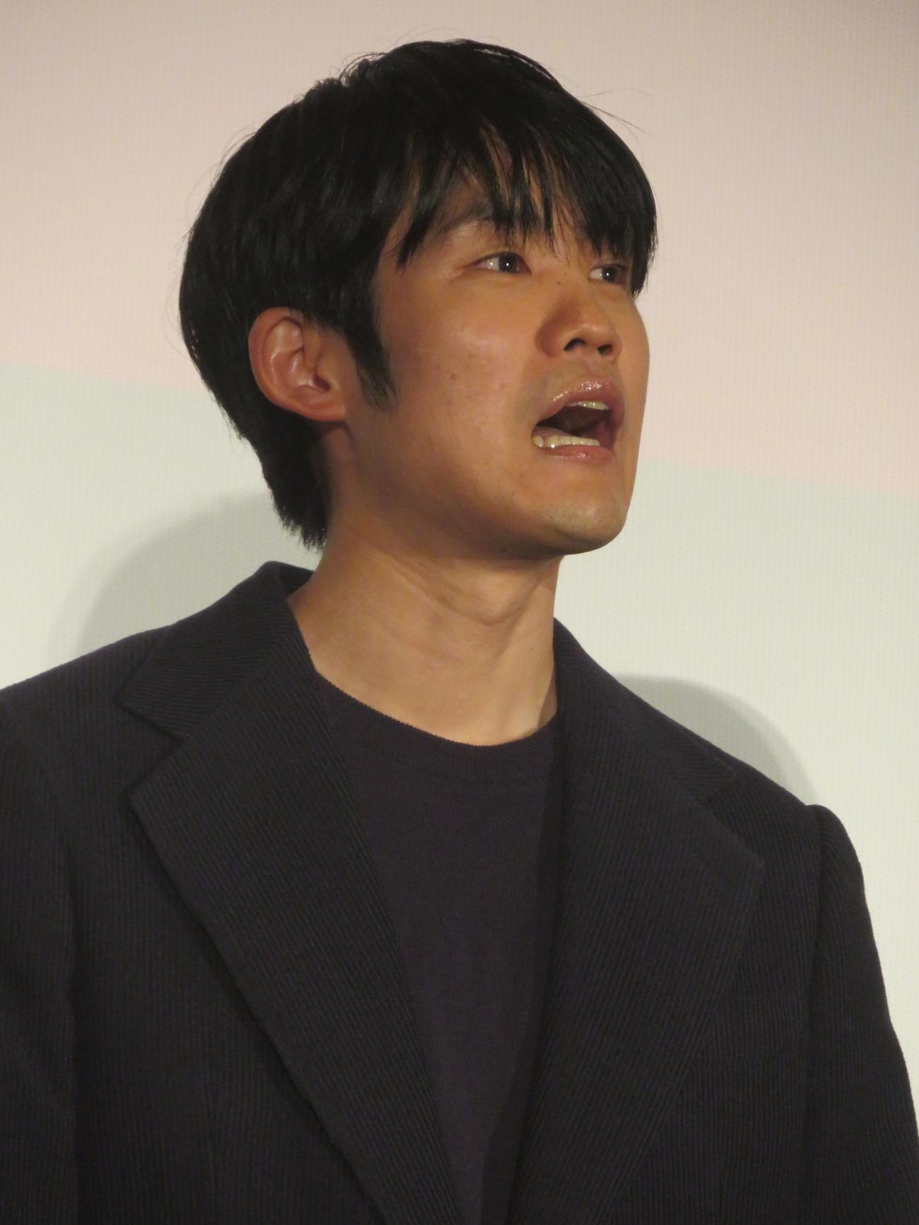 映画「アングリースクワッド　公務員と7人の詐欺師」初日舞台あいさつに出席した上川周作