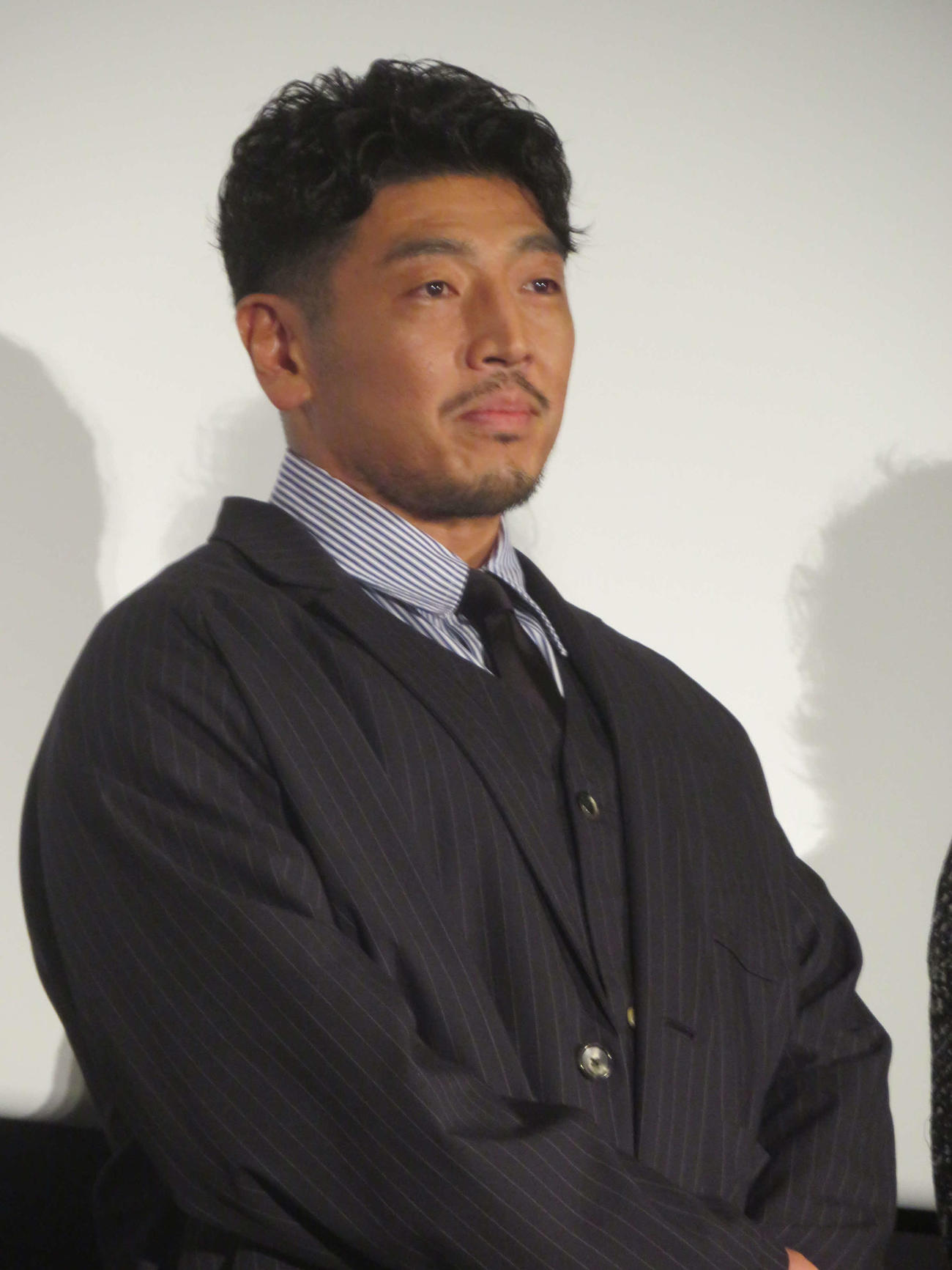 映画「アングリースクワッド　公務員と7人の詐欺師」初日舞台あいさつに出席した後藤剛範