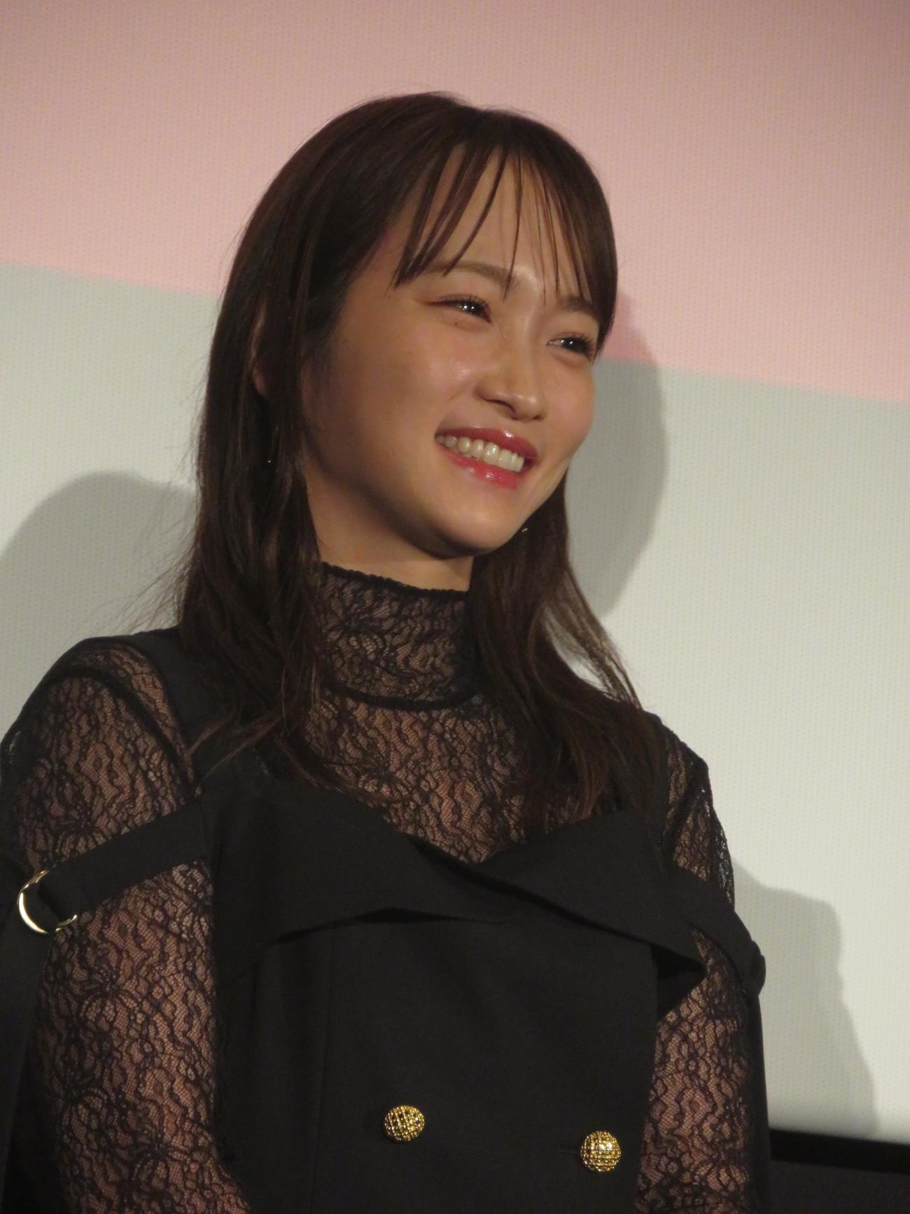 映画「アングリースクワッド　公務員と7人の詐欺師」初日舞台あいさつに出席した川栄李奈