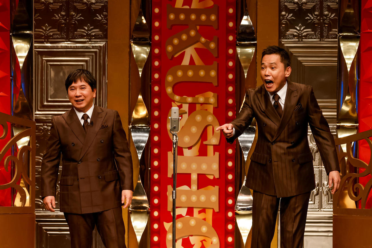 爆笑問題の田中裕二（左）と太田光