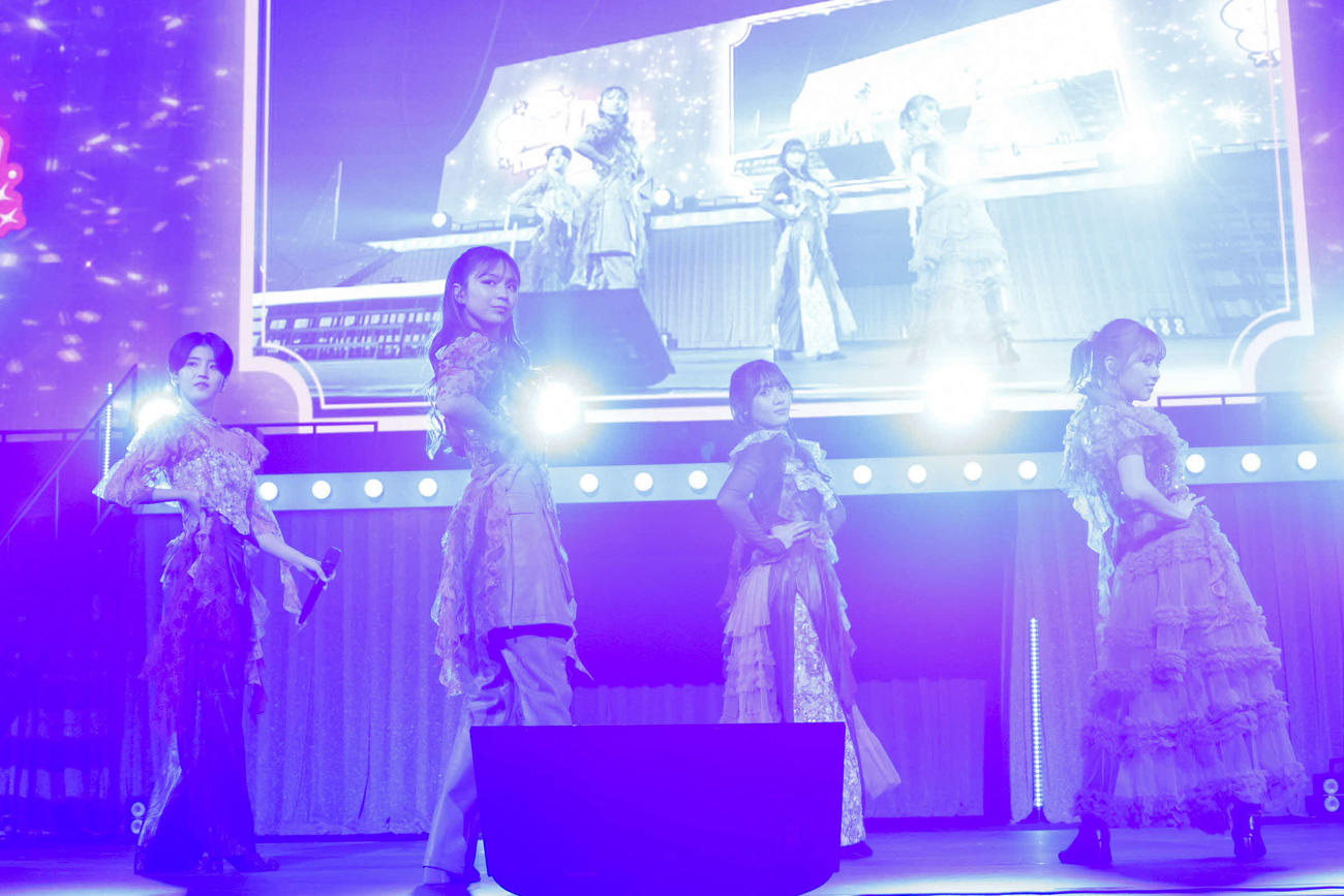 「STARDUST THEPARTY 2024～沼れ！スタダソングスタパ的MBTI診断～」でパフォーマンスするAMEFURASSHI