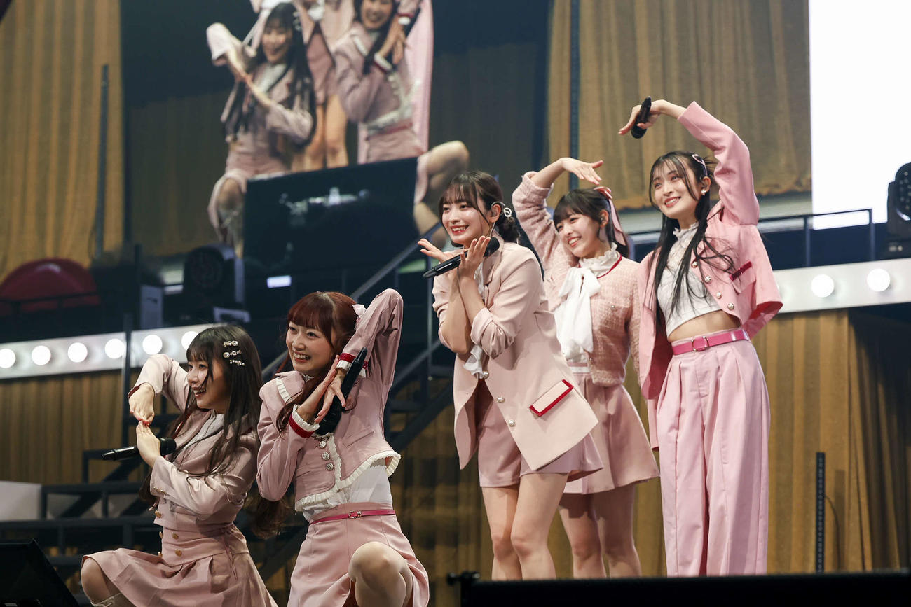 「STARDUST THEPARTY 2024～沼れ！スタダソングスタパ的MBTI診断～」でパフォーマンスするAlways Loveyou