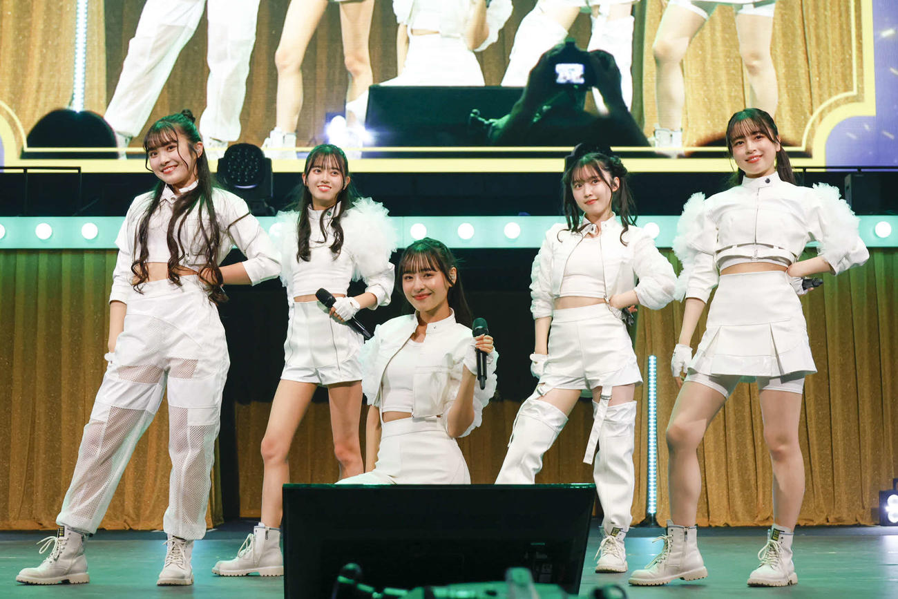 「STARDUST THEPARTY 2024～沼れ！スタダソングスタパ的MBTI診断～」でパフォーマンスするBREAK TIME GIRLS