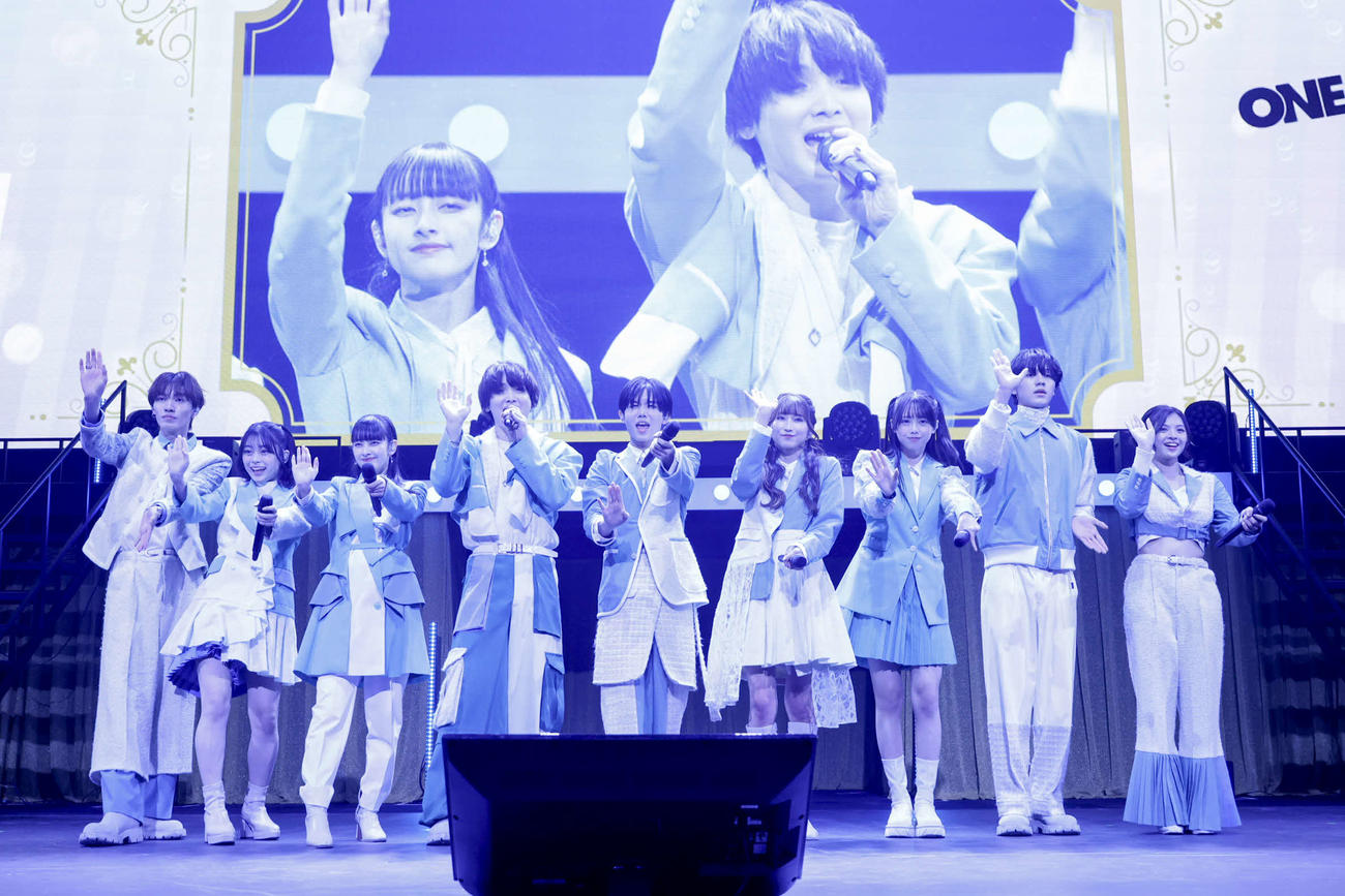 「STARDUST THEPARTY 2024～沼れ！スタダソングスタパ的MBTI診断～」でパフォーマンスするONE LOVE ONE HEART