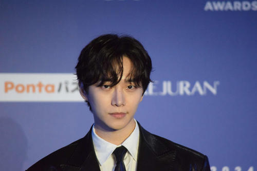 MAMA AWARDS2日目のレッドカーペットに登場したイ・ジュノ（撮影・阪口孝志）