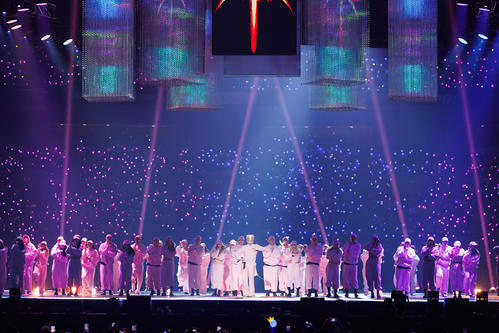 パフォーマンスを披露するG－DRAGON（C）CJ ENM Co., Ltd, All Rights Reserved