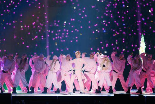 パフォーマンスを披露するG－DRAGON（C）CJ ENM Co., Ltd, All Rights Reserved