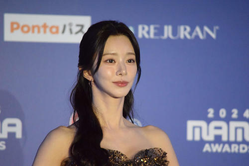 MAMA AWARDS2日目のレッドカーペットに登場したイ・ジュビン（撮影・阪口孝志）
