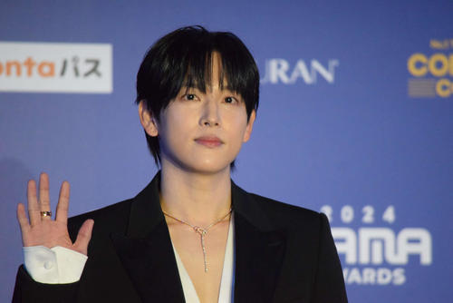 MAMA AWARDS2日目のレッドカーペットに登場したイム・シワン（撮影・阪口孝志）