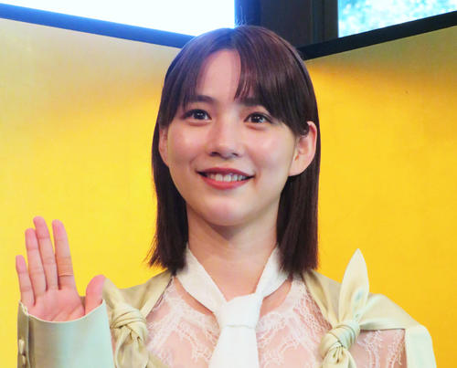 のん「緑の生命力すごいね」木々の中で撮影したショット公開「まるで森の妖精さん」の声 - 芸能 : 日刊スポーツ