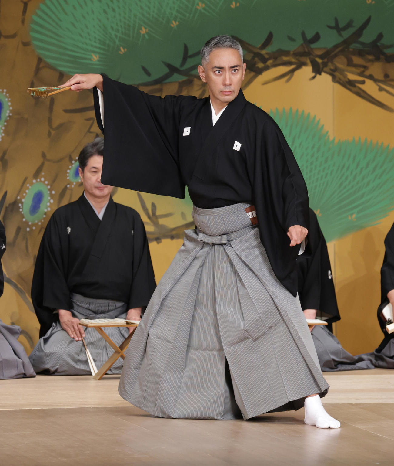 歌舞伎座で行われたF1パブリックビューイングイベントで舞踊を披露する市川團十郎（撮影・中島郁夫）