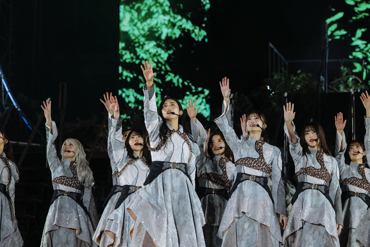 「4th YEAR ANNIVERSARY LIVE」でパフォーマンスする櫻坂46（上山陽介氏撮影）