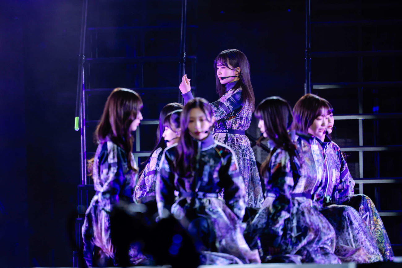 「4th YEAR ANNIVERSARY LIVE」でパフォーマンスする櫻坂46三期生（上山陽介氏撮影）