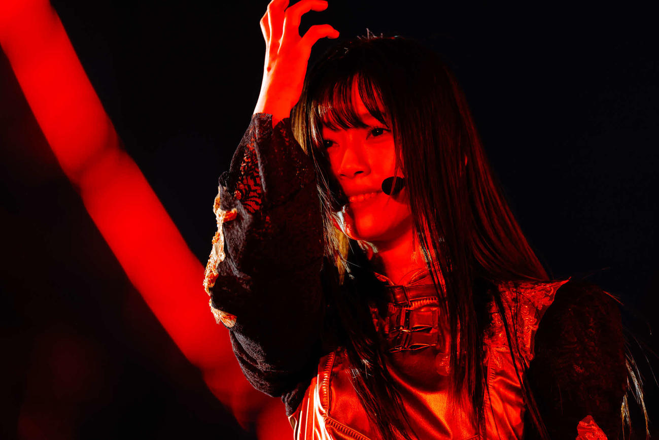 「4th YEAR ANNIVERSARY LIVE」でパフォーマンスする櫻坂46山下瞳月（上山陽介氏撮影）