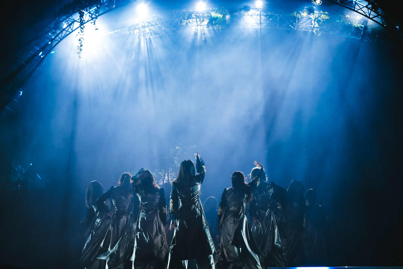 「4th YEAR ANNIVERSARY LIVE」でパフォーマンスする櫻坂46（上山陽介氏撮影）